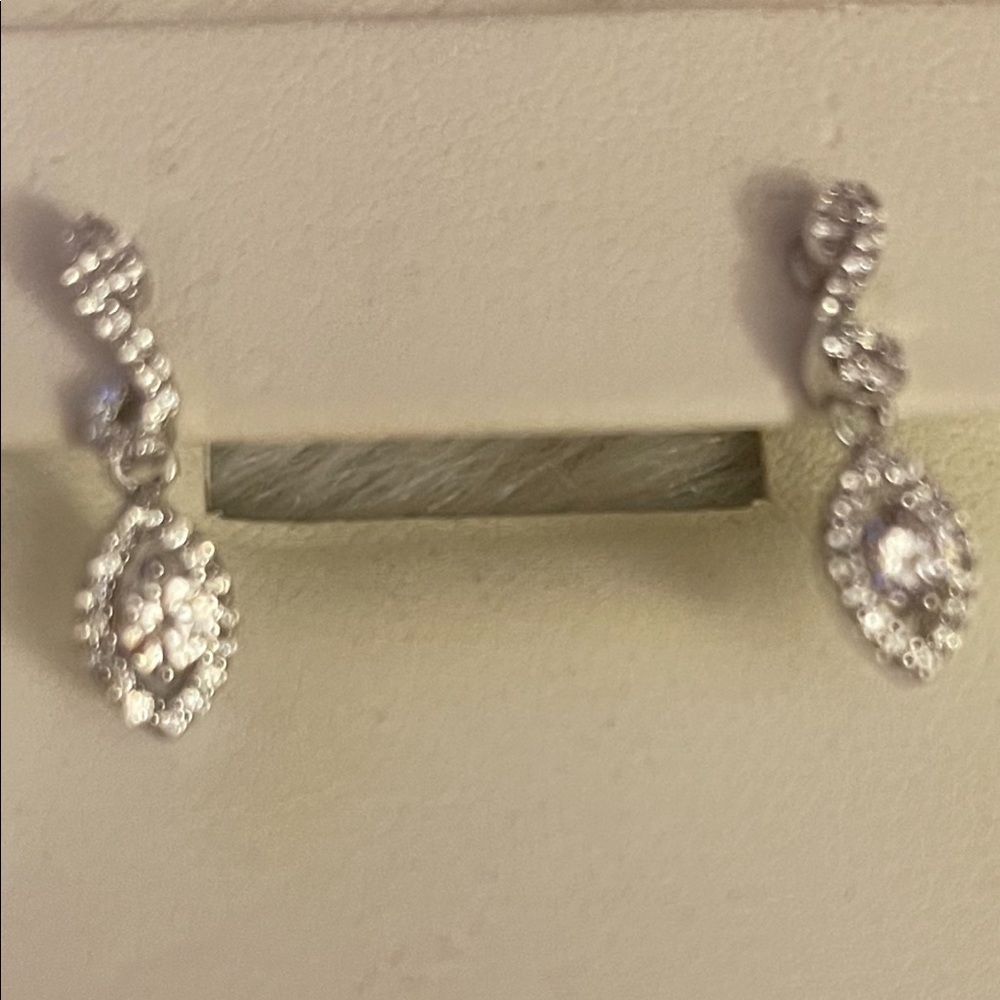 Authentic Helzberg earrings - Picture 2 of 3